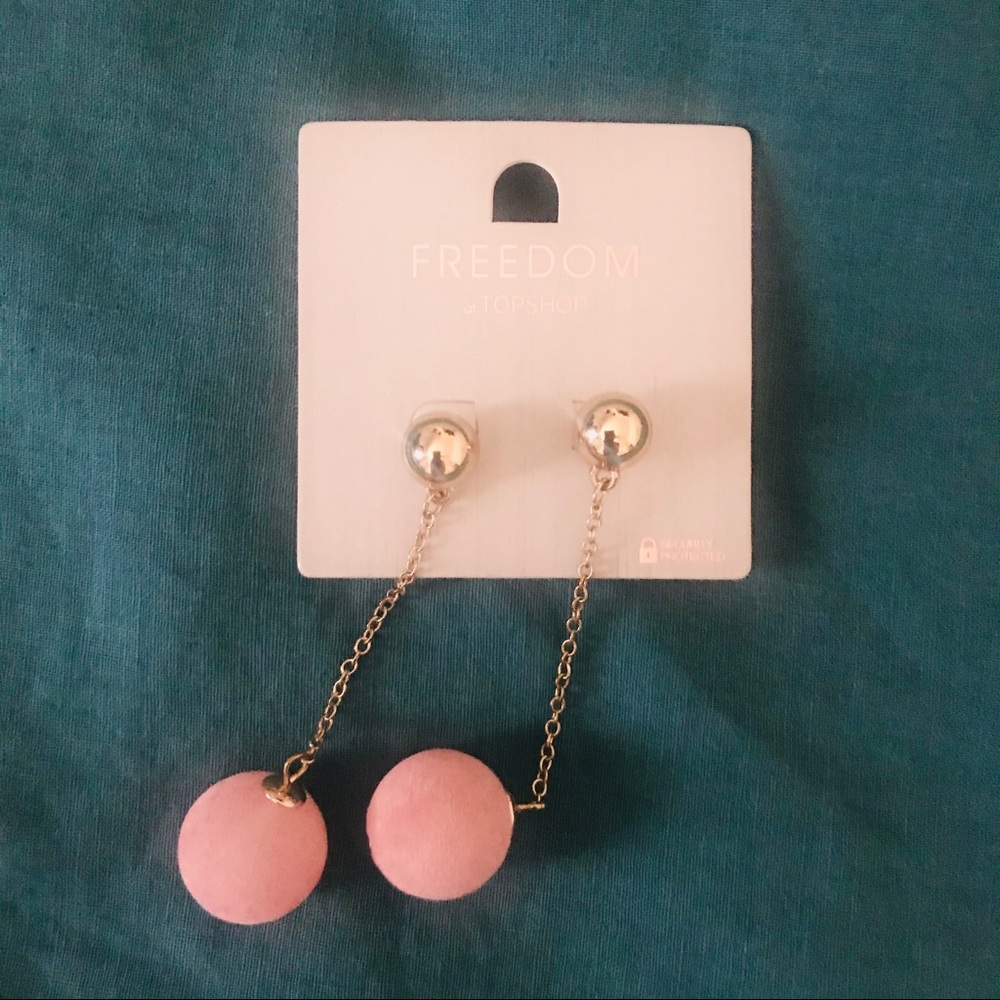 Pink sphere dangling earring - 2 for 15!⚡️